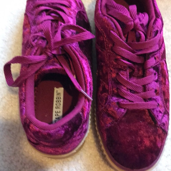 Shoes - Picture 3 of 4